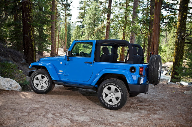 Side view of 2013 Jeep Wrangler Sahara