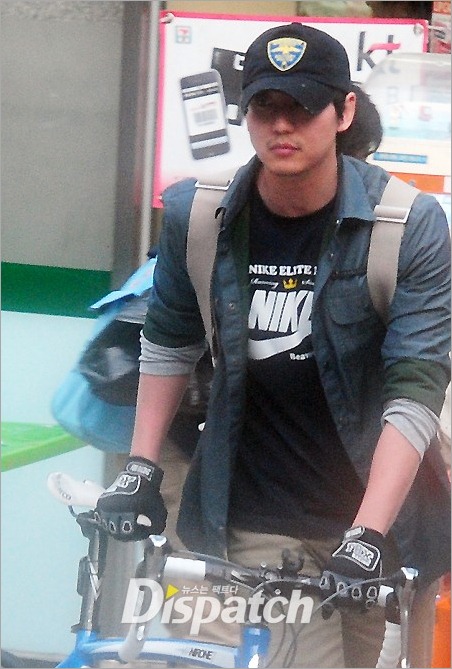 KimNamGil-FCdotcom_ridingBicycle (12)