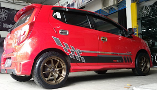 Modifikasi Mobil Ayla Warna Merah Polos Metalik Ferrari 