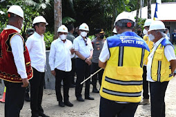 Jokowi Tinjau Proyek Peningkatan Struktur Jalan di Pulau Nias
