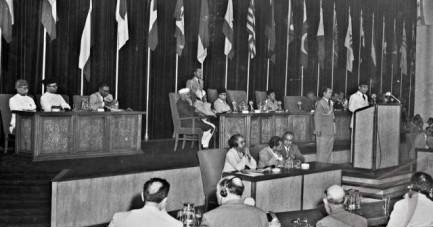 SEJARAH DIPLOMASI INDONESIA ERA ORDE LAMA (1945-1966 