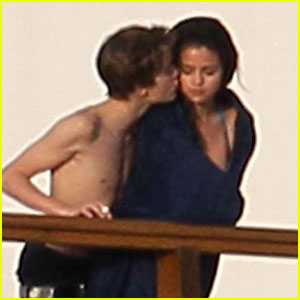 Justin Bieber Kisses Selena Gomez on Selena Gomez Justin Bieber Kissing Couple Jpg