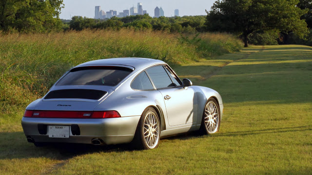 Porsche 911 (993) checking out the Dallas skyline.