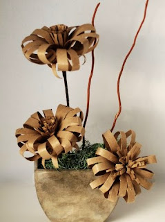 http://translate.googleusercontent.com/translate_c?depth=1&hl=es&rurl=translate.google.es&sl=it&tl=es&u=http://www.easypapercrafts.com/paper-flowers/133-paper-flower-made-from-a-recycled-wrapping-paper-tube-and-a-recycled-toilet-paper-roll&usg=ALkJrhgEXrIES_0CqWyT7-NfTOWFbIulrw