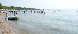 En el camping, la playa del Lago di Garda.