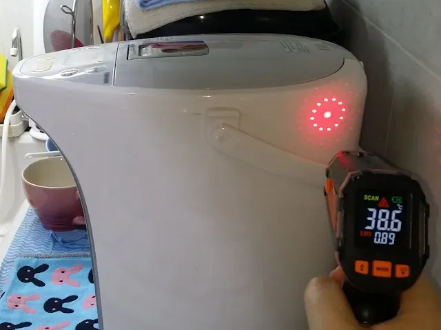 PANASONIC NC-SU403P 電熱水瓶，測量機身溫度