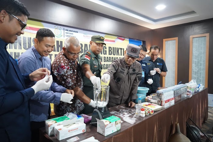 Kejari Sanggau Musnahkan Barang Bukti 73 Perkara, Tegaskan Komitmen Penegakan Hukum Bersih dan Transparan