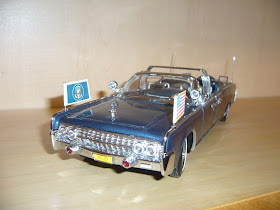 coche en miniatura a escala die-cast Lincoln X100 1961