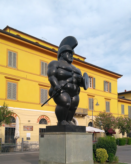 Il Guerriero (The Warrior) by Fernando Botero, Piazza Matteotti, Pietrasanta