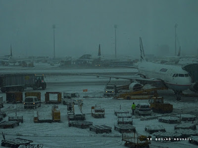 Το χιονισμένο αεροδρόμιο στο Μόναχο / Airport covered in snow in Munich