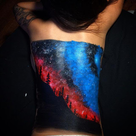 Tattooed Visual Artist Paints Incredible 3D Art On Girlfriend’s Back