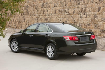 2010 Lexus ES 350 Rear Side View