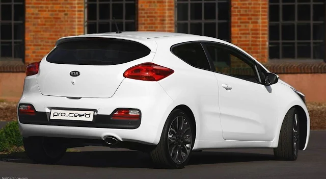 Kia Pro Cee'd perfil traseiro