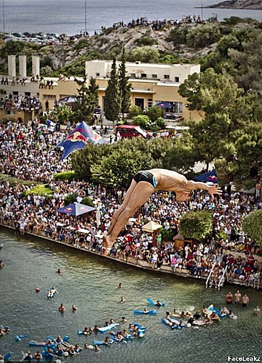 FaceLeakz - Foto para Perenang melompat dari Ketinggian Ekstrim di Cliff Diving World Series, Athena