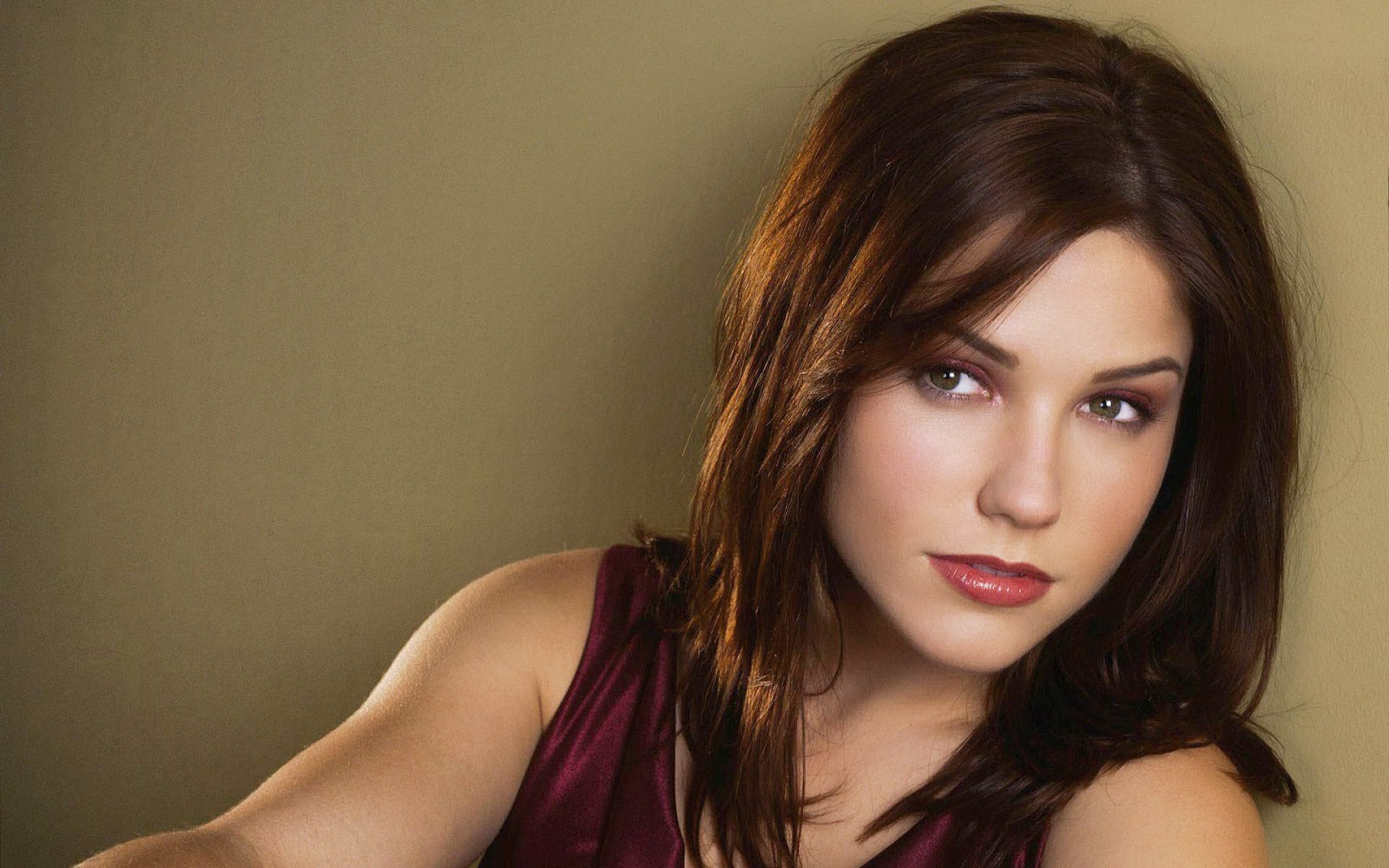 Sophia Bush Hd Wallpapers Free Download