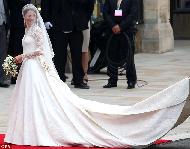 kate middleton wedding gown. Kate Middleton#39;s wedding dress