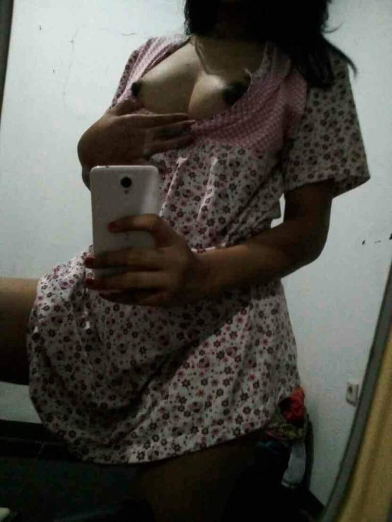  foto bokep abg igo manis sedang selfie pamer toket kecil ,gambar porno cewek indonesia toket cilik narsis