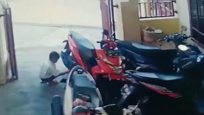 (Video) Heboh! Balita Bakar Motor, Warganet Ini Malah Salahkan CCTV