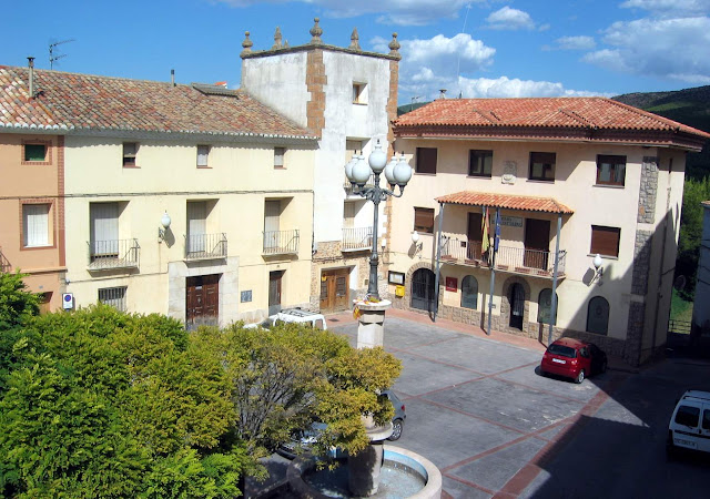 plaza-ayuntamiento-torrebaja