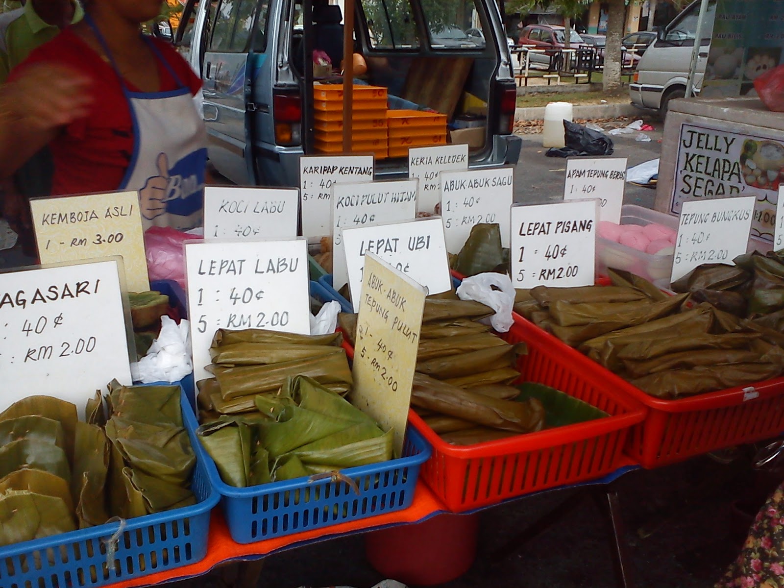 Safiah Ibrahim: ~ kuih tradisional di pasar malam puncak 