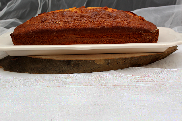 bolo de iogurte recheado com queijo creme e morangos 