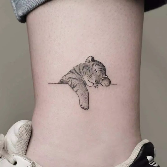 Mini tatuagens - 34 ideias masculinas