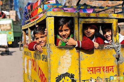 School Buses in India Seen On www.coolpicturegallery.net