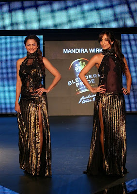 Hot Malaika Arora Khan Ramp Walk With Her Sister Amrita Arora