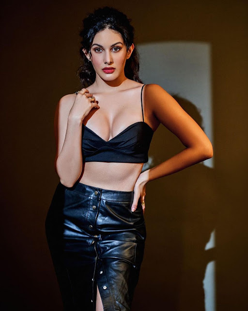 Amyra Dastor hot in black dress