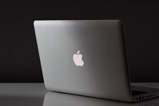 Apple Macintosh Laptop