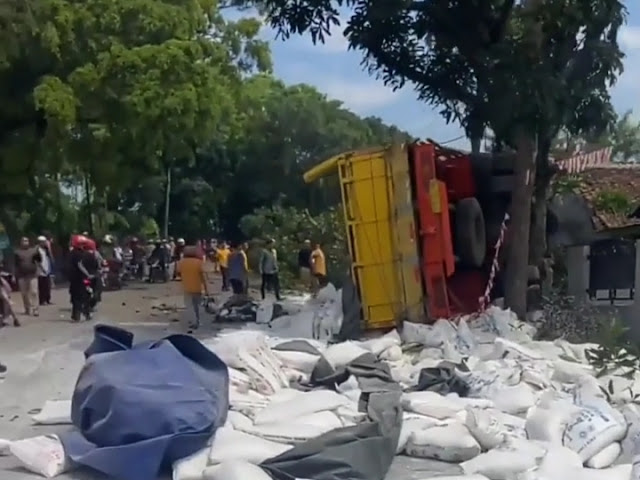 Kecelakaan maut truk fuso menewaskan lima orang