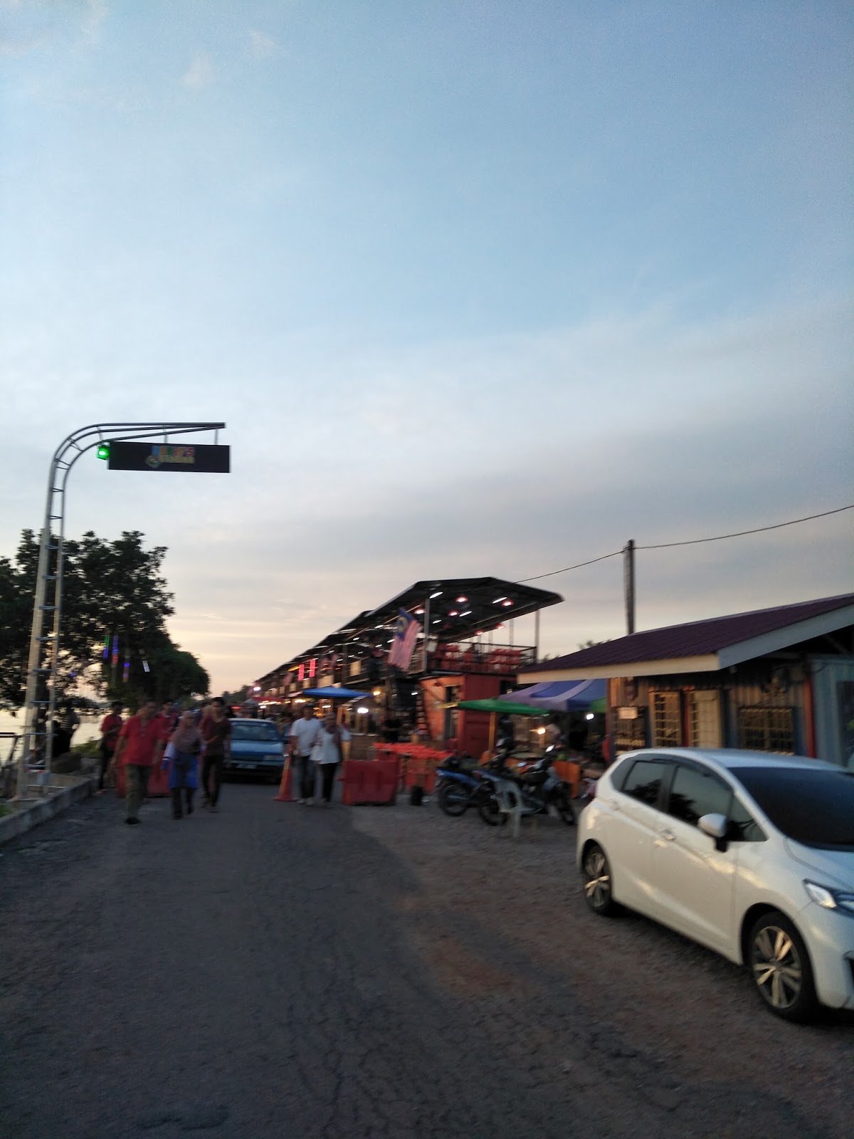 Sepetang di Pantai Sg Lurus Batu Pahat Johor Keluarga Imans