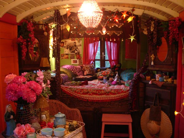Liz Blair's art and fashion: Gypsy Caravan Decorating Style