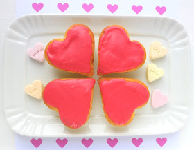 recept roze koeken, Roze koeken voor valentijn met frambozen glazuur, valentijn koekjes, valentijn koeken, 14 februari koeken, 14 februari Valentijnsdag, recept roze koeken, roze koeken zelf bakken, frambozen glazuur maken