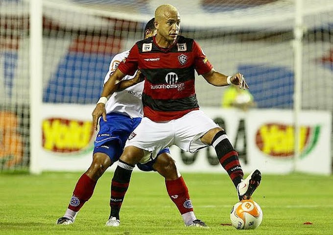 Vitória ganha clássico e amplia vantagem na decisão