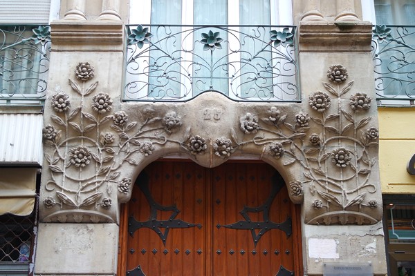 espagne saragosse art nouveau modernisme kiosque calle prudencio