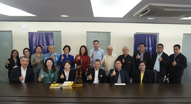 Leaders of the Henry Sy Foundation Inc. (HSFI) and the University of Sto Tomas during the Henry Sy Sr. Hall partnership signing
