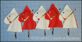 hobby horse candy cane cover, hobby horse tutorial, hobby horse ornement tutorial, free hobby horse ornament tutorial,christmas ornament tutorial, ornament tutorial, christmas tutorial, free christmas tutorial, free Christmas ornament tutorial, sewing pattern, sewing tutorial, blog tutorial, craft tutorial, free pattern, free tutorial