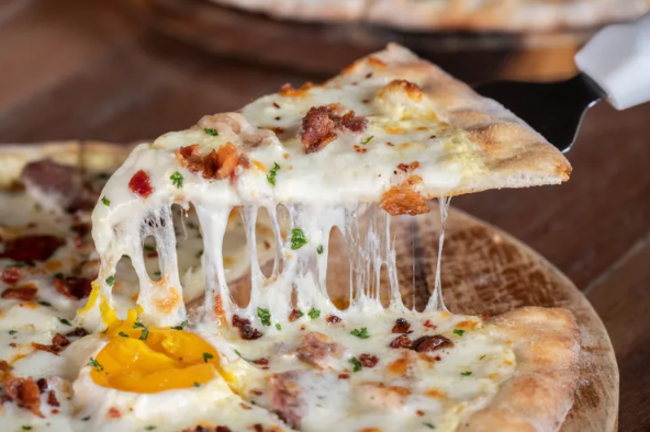 Breakfast pizza recipe, how to make breakfast pizza, easy breakfast pizza, step-by-step breakfast pizza, crispy breakfast pizza crust, morning pizza recipe