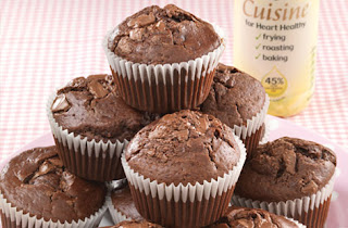 Cupcakes with raisins and chocolate