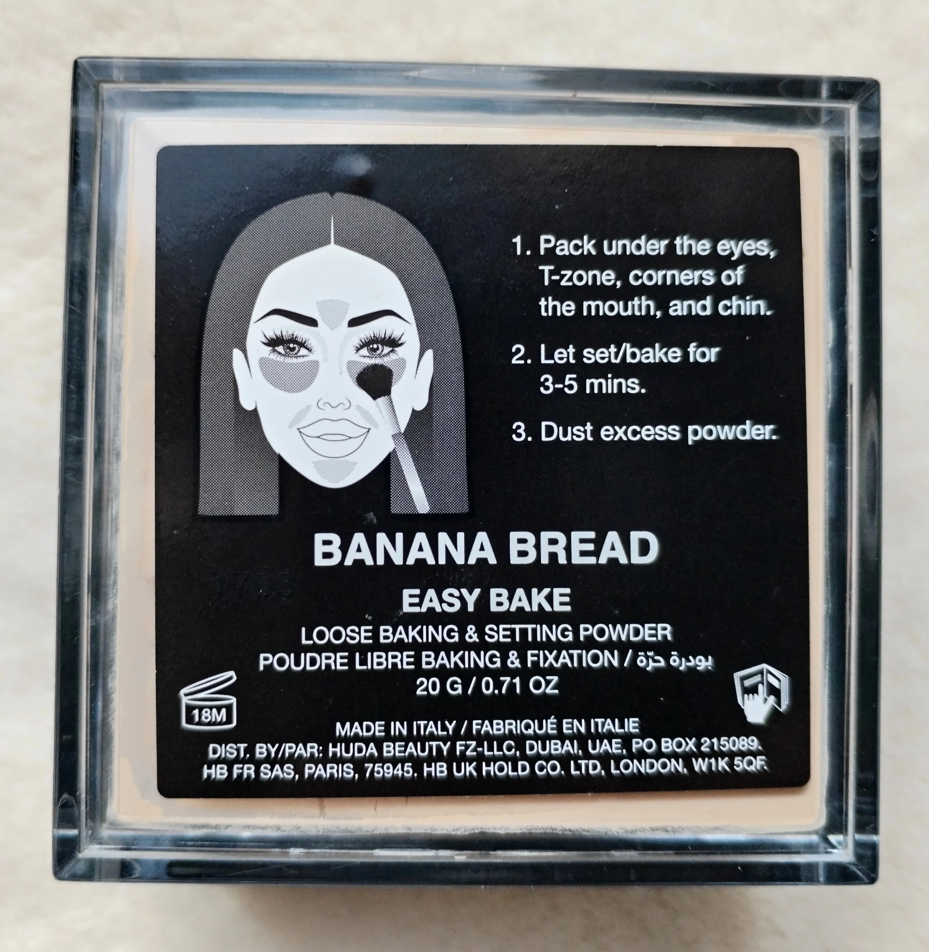 La poudre libre Easy Bake de HUDA BEAUTY (Banana Bread)