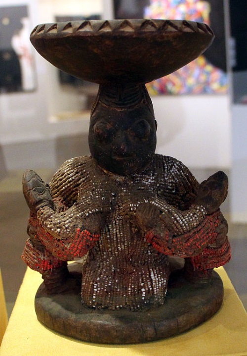 Iemanjá amamentando os Ibejis, representação do início do século XX, Museu Afro Brasil.