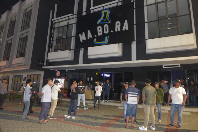 MABORA Bar Di Tangerang Langgar Aturan, Warga Geram