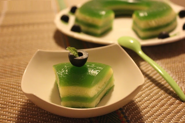 Steamed layer cake - A Vietnamese sweet dessert 1