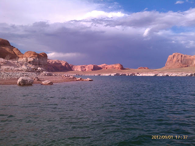 trailerable houseboat