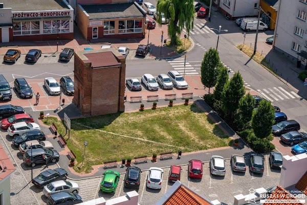 Fragment wieży i zarys ratusza Starego Miasta z wieży dzwonnej widokowej w Kwidzynie