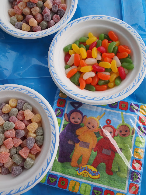 Party Pieces sweets and Teletubbies napkins