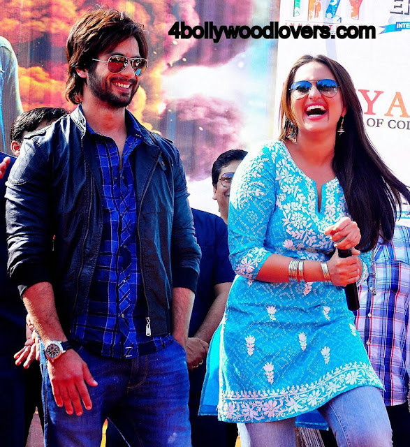 Actors Sonakshi Sinha and Shahid Kapoor performs during a promotional event for their film-R-Rajkumar in Jaipur