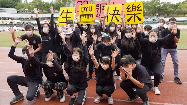 ▲大葉大學管理學院以舞蹈表演祝福學校33週年生日快樂。（記者林明佑翻攝）