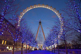 https://commons.wikimedia.org/wiki/File:London_Eye_Twilight_April_2006.jpg